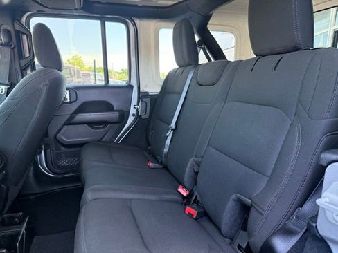 Used 2021 Jeep Wrangler Unlimited Sahara AWD/4WD image 18