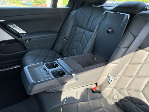 Used 2023 BMW 760i xDrive AWD/4WD image 46