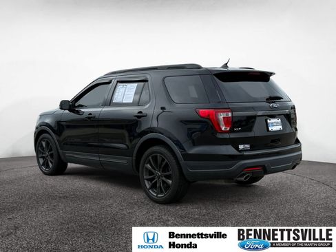 Used 2018 Ford Explorer XLT w/ Equipment Group 202A image 3