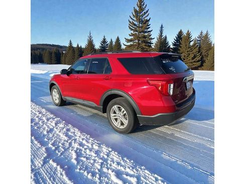 Used 2022 Ford Explorer XLT w/ Equipment Group 202A image 4