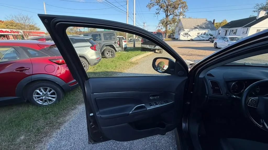 Used 2022 Mitsubishi Outlander Sport SE FWD image 28