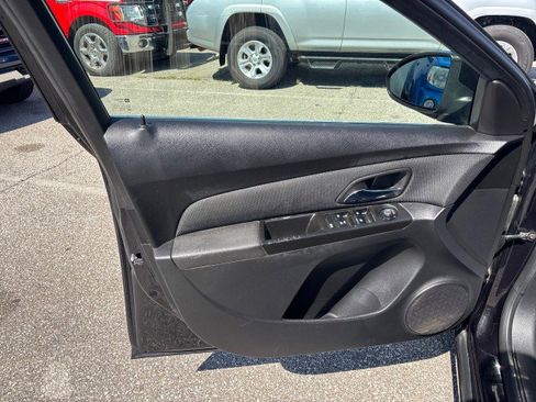 Used 2013 Chevrolet Cruze LT w/ Technology Package image 9