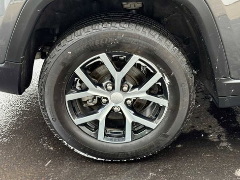 Used 2024 Jeep Grand Cherokee Limited image 6