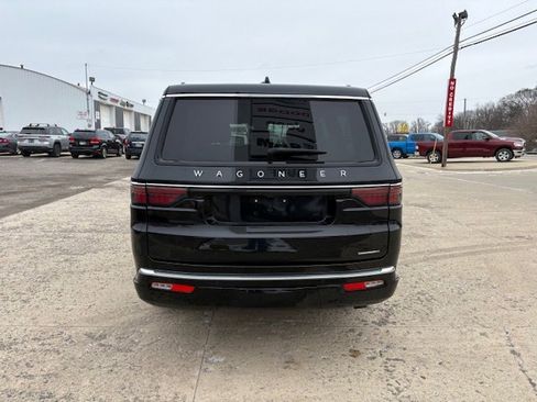 Used 2024 Jeep Wagoneer L Series II w/ Flexible Seating Group image 5