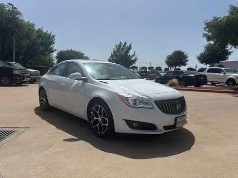 Used 2017 Buick Regal Sport Touring FWD image 7