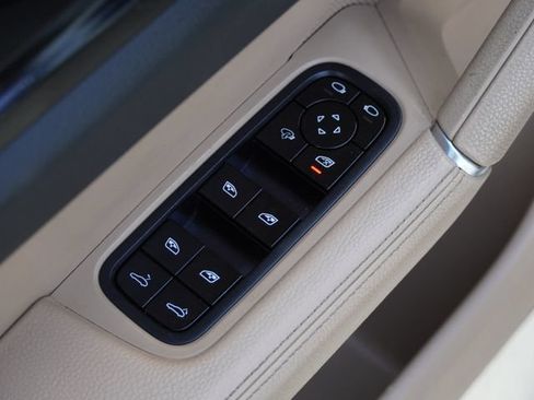 Used 2020 Porsche Cayenne AWD/4WD image 22