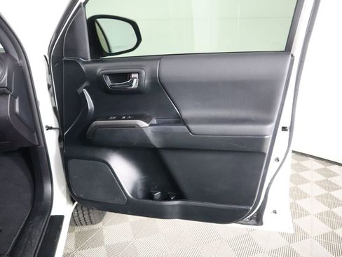 Used 2017 Toyota Tacoma TRD Off-Road image 26