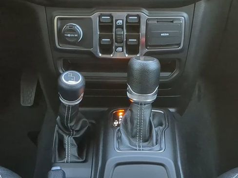 Used 2023 Jeep Gladiator Overland w/ Trailer Tow Package image 17