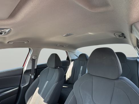 Used 2022 Hyundai Elantra Blue FWD image 30