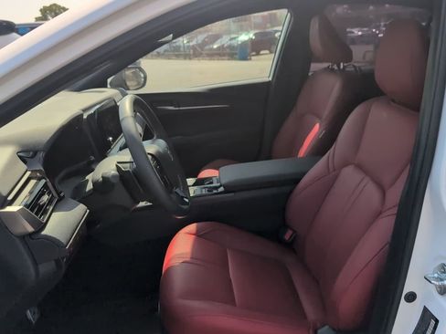 Certified 2025 Toyota Camry SE FWD image 9