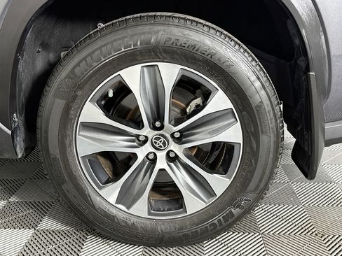 Used 2023 Toyota Highlander XLE image 36