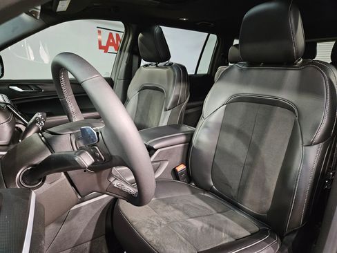 Used 2025 Jeep Grand Cherokee L Altitude AWD/4WD image 24