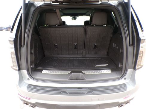 Used 2025 Chevrolet Tahoe Premier AWD/4WD image 7