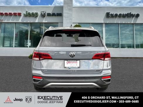 Used 2023 Volkswagen Taos SE AWD/4WD image 3