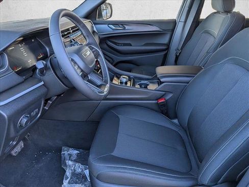 New 2026 Jeep Grand Cherokee Laredo X image 4