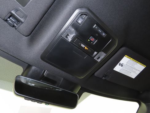 Used 2025 Toyota Tundra Limited AWD/4WD image 38