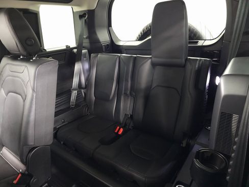 Used 2023 Land Rover Defender 110 SE image 37