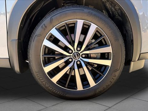 Used 2025 Nissan Pathfinder Platinum AWD/4WD image 11
