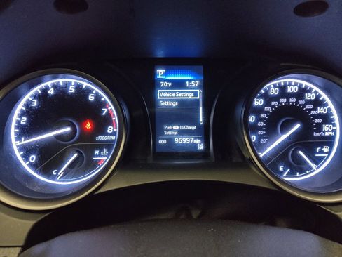 Used 2021 Toyota Camry SE image 23