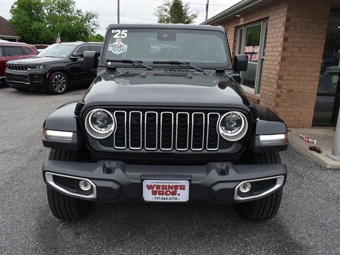 Used 2025 Jeep Wrangler Unlimited Sahara w/ Safety Group AWD/4WD image 7
