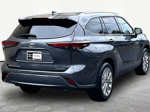 Certified 2025 Toyota Highlander Limited FWD image 13