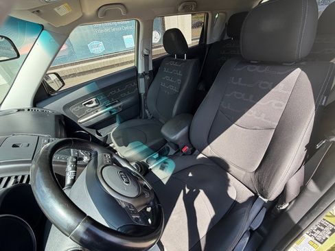 Used 2013 Kia Soul + w/ Audio Pkg FWD image 11