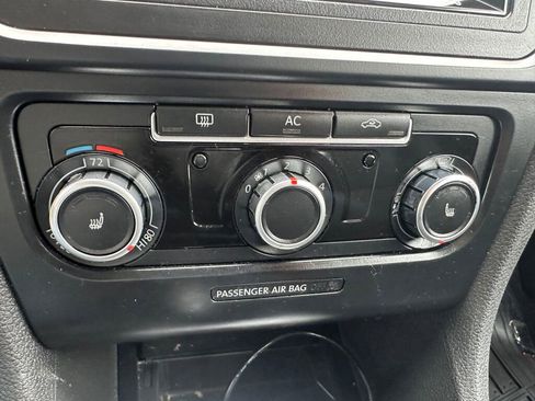 Used 2010 Volkswagen Jetta SE FWD image 17