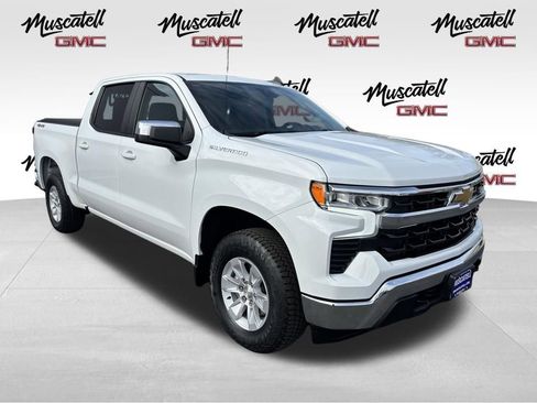 Used 2022 Chevrolet Silverado 1500 LT AWD/4WD image 3