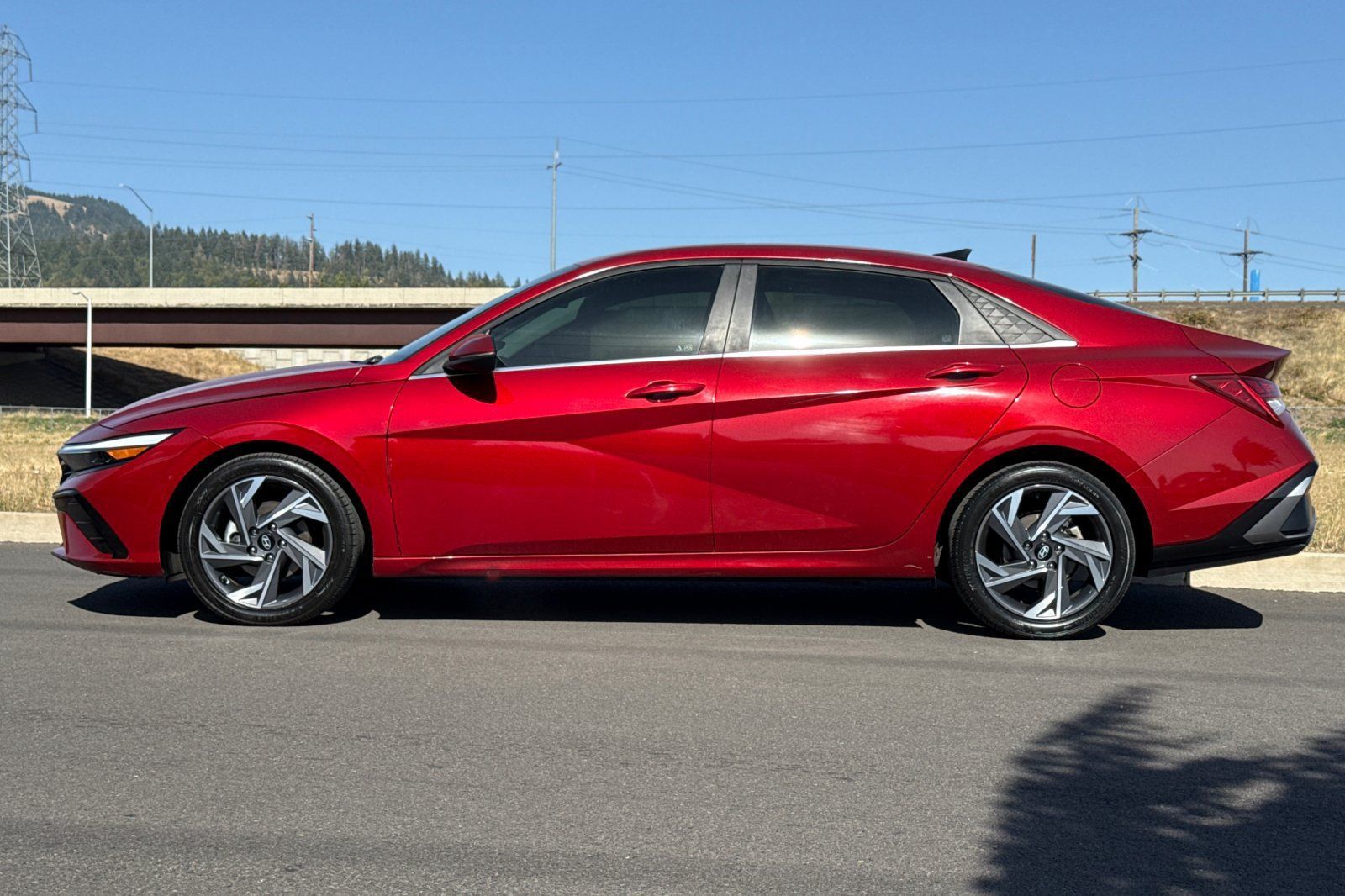 Used 2025 Hyundai Elantra Limited FWD image 6