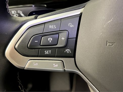 Used 2025 Volkswagen Atlas Cross Sport SE w/ Black Wheel Package image 11