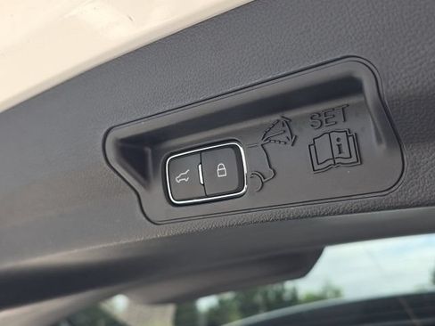 Used 2023 Ford Explorer XLT w/ Equipment Group 202A RWD image 12