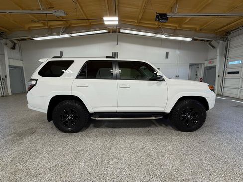 Used 2019 Toyota 4Runner SR5 Premium image 5
