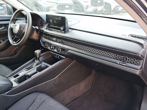 Used 2025 Honda Accord LX image 32