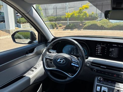 Used 2025 Hyundai Palisade SEL AWD/4WD image 32