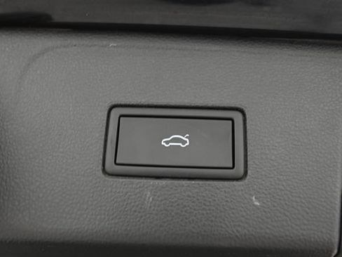 Used 2024 Volkswagen Atlas Peak Edition SEL AWD/4WD image 25
