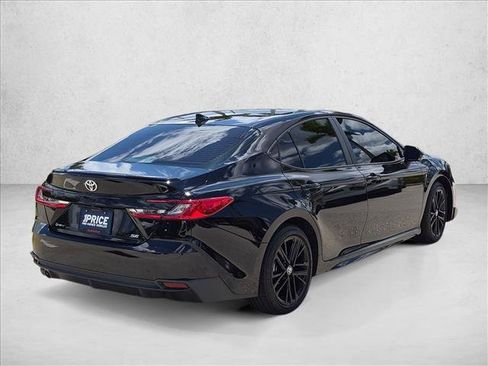 Used 2025 Toyota Camry SE w/ Convenience Package FWD image 5