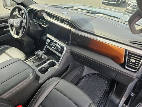 Used 2024 GMC Sierra 1500 Denali w/ Denali Reserve Package AWD/4WD image 11