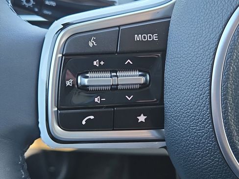 New 2026 Kia Carnival EX image 30