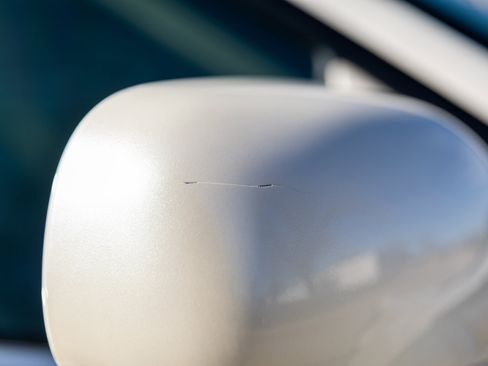 Used 2000 Cadillac De Ville DTS w/ Comfort/Convenience Pkg image 32