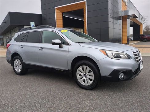 Used 2017 Subaru Outback 2.5i Premium image 2