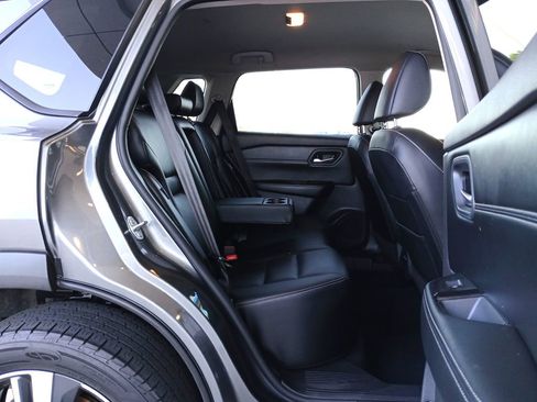 Used 2024 Nissan Rogue SL FWD image 28