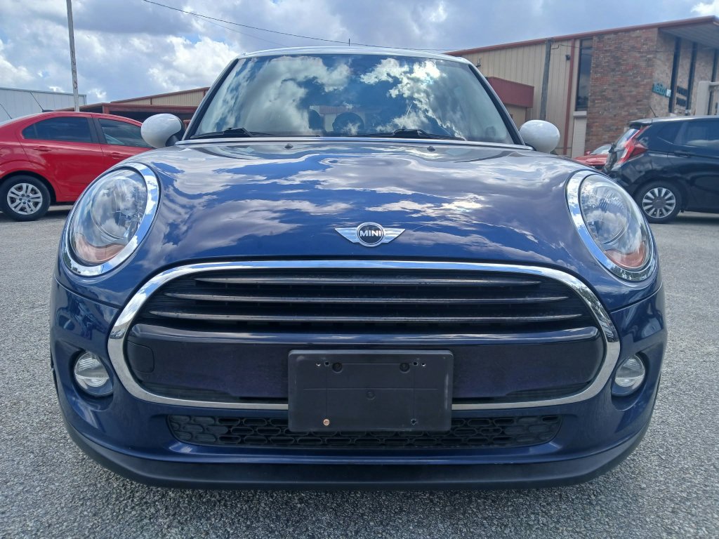 Used 2018 MINI Cooper 4-Door Hardtop FWD image 2