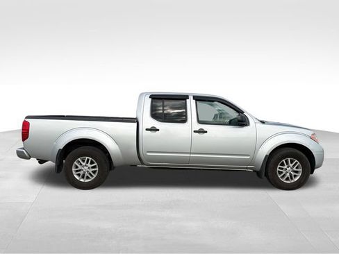 Used 2015 Nissan Frontier SV w/ SV Value Truck Package AWD/4WD image 4