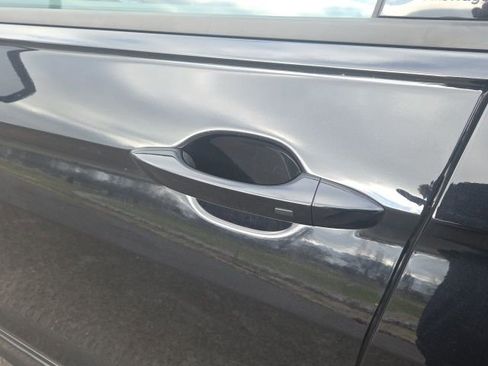 Used 2023 Volkswagen Tiguan SE R-Line image 22