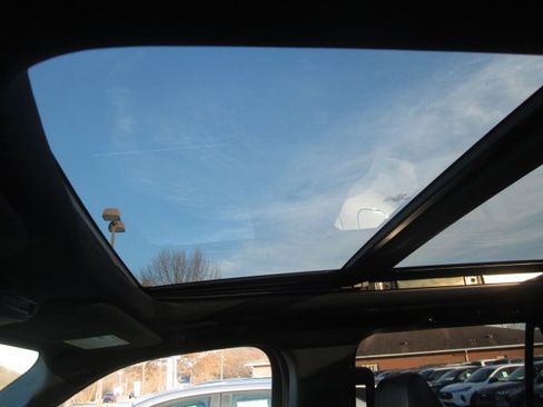 Used 2021 Ford Expedition XLT image 13