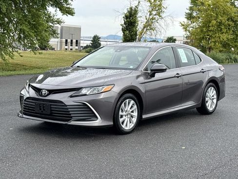 Used 2023 Toyota Camry LE AWD/4WD image 28