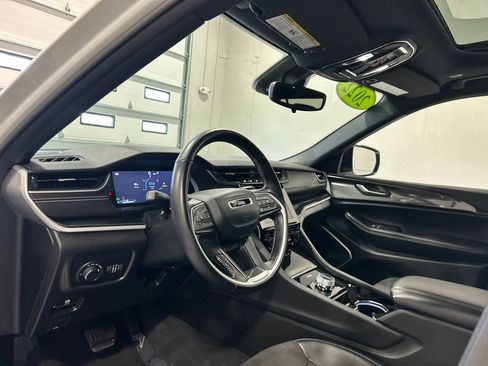 Used 2022 Jeep Grand Cherokee L Laredo image 18