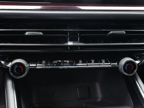 Used 2025 Chevrolet Traverse RS FWD image 31