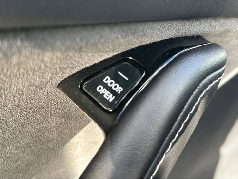 Used 2020 Tesla Model Y Performance image 30