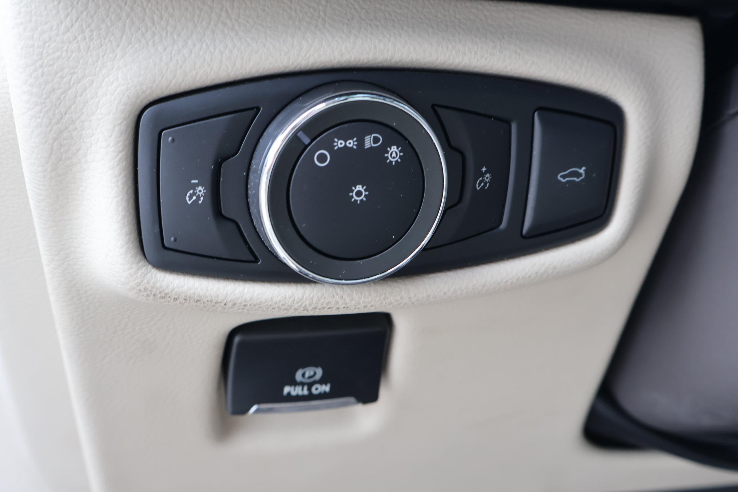 Used 2018 Lincoln MKZ Reserve w/ Technology Package FWD image 22